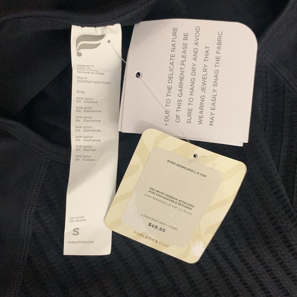 Fabletics Black Sync Seemless Long Sleeve Athletic Top- NWT - Picture 14 of 15